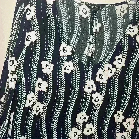 Express Women’s Size Large Black Flower Dress Long Sleeve with white poppy Print - Picture 2 of 6